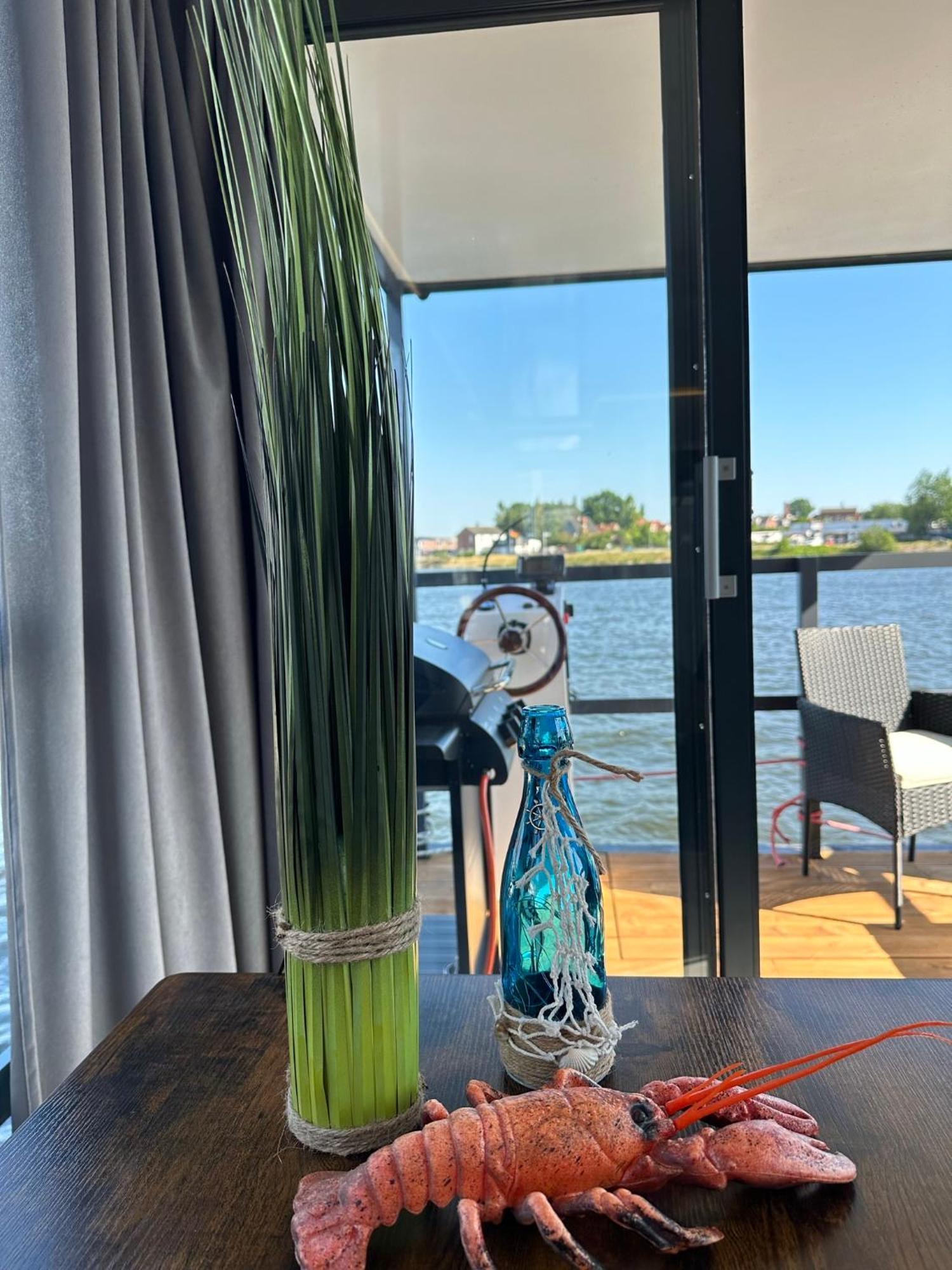 Apartmán Premium Hausboot Trave Traum Lübeck Exteriér fotografie